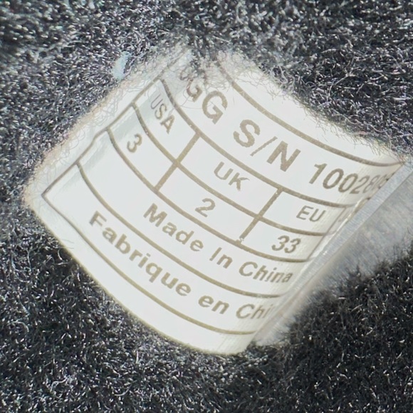 UGG Girl Size 3 Black Glitter Leather Boot Sheepskin Lining Short Winter Outdoor - Picture 8 of 9